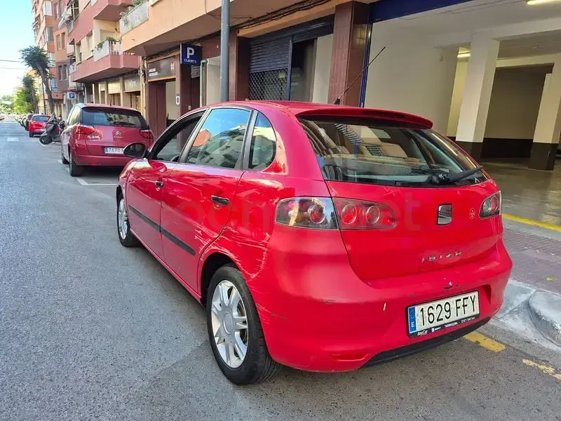 Usado Seat Ibiza Reference 70 CV (51 kW) 2007 Rojo Utilitario