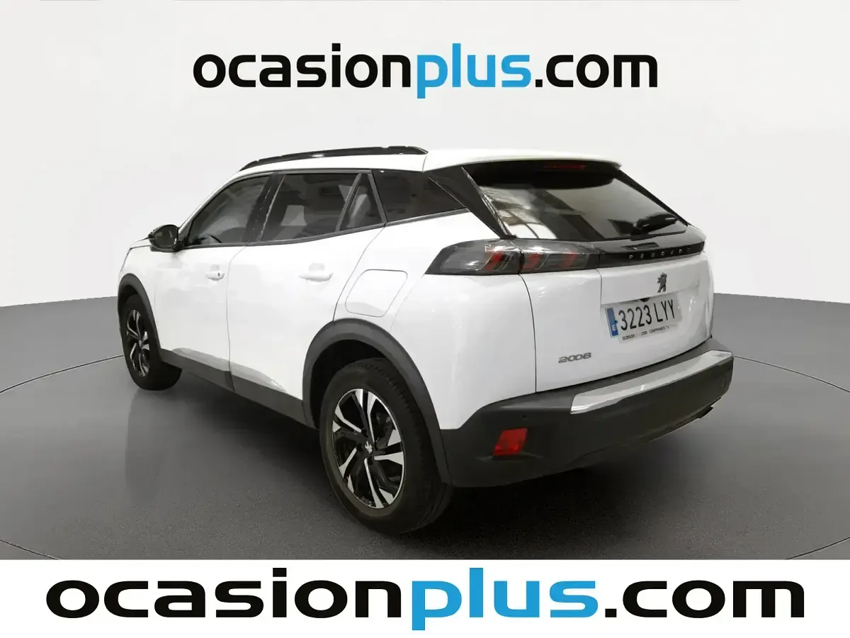 Usado Peugeot 2008 Allure 100 CV (73 kW) 2022 Blanco SUV