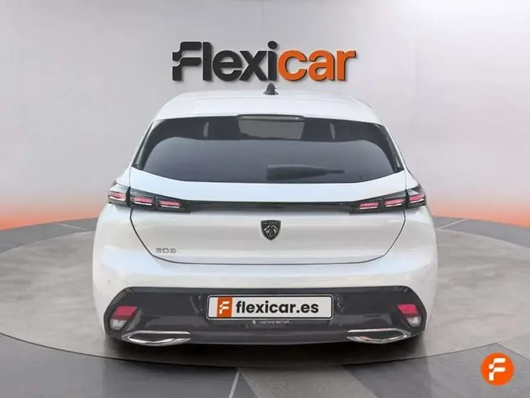 Usado Peugeot 308 Active 110 CV (80 kW) 2022 Negro Utilitario