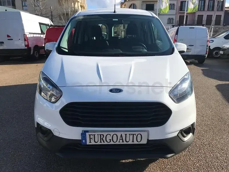 Usado Ford Tourneo Courier Trend 100 CV (73 kW) 2019 Blanco Monovolumen
