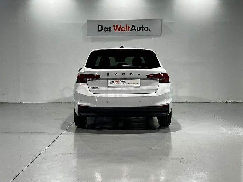 Usado Skoda Fabia Ambition 95 CV (69 kW) 2022 Blanco Utilitario