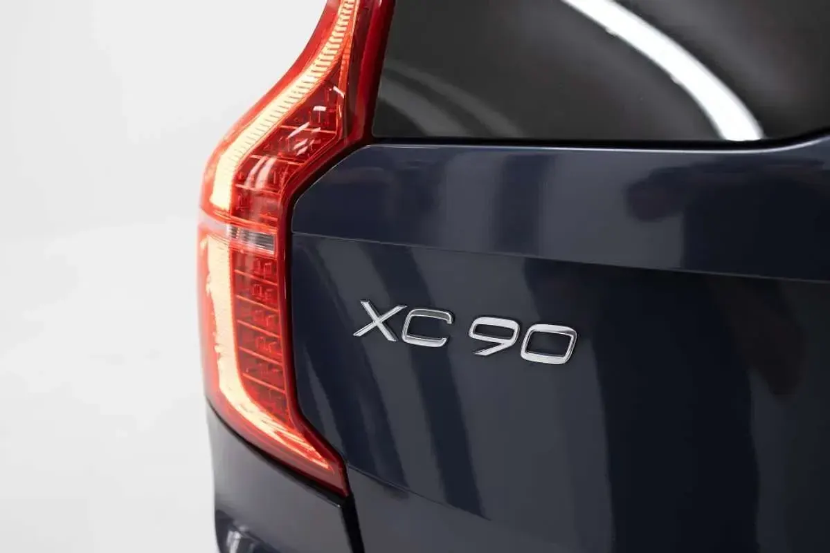 Usado Volvo XC90 Plus 235 CV (172 kW) 2023 Azul SUV