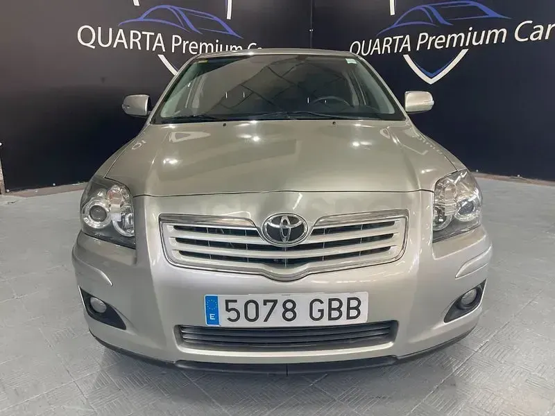 Usado Toyota Avensis Executive 126 CV (92 kW) 2008 Gris / plata Berlina