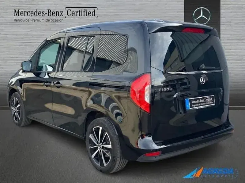 Usado Mercedes T180 116 CV (85 kW) 2025 Negro Monovolumen