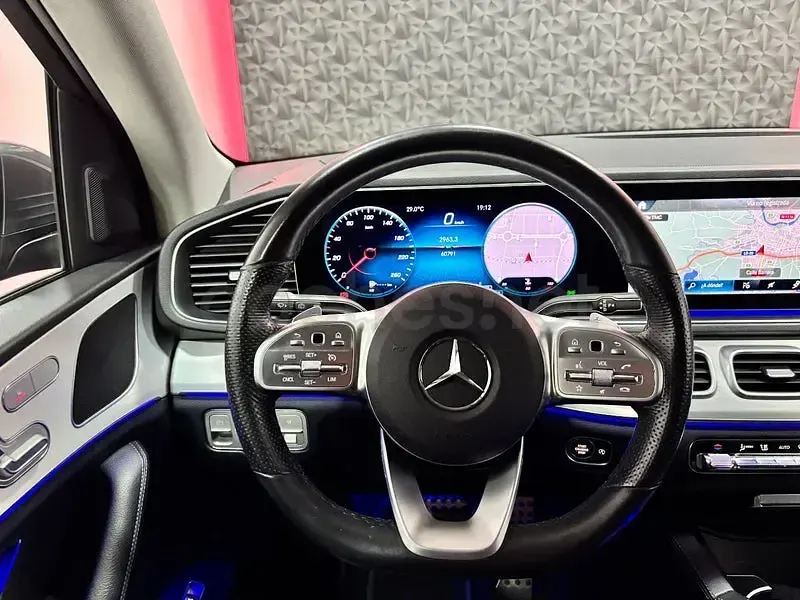 Usado Mercedes GLE300 245 CV (180 kW) 2020 Gris / plata SUV