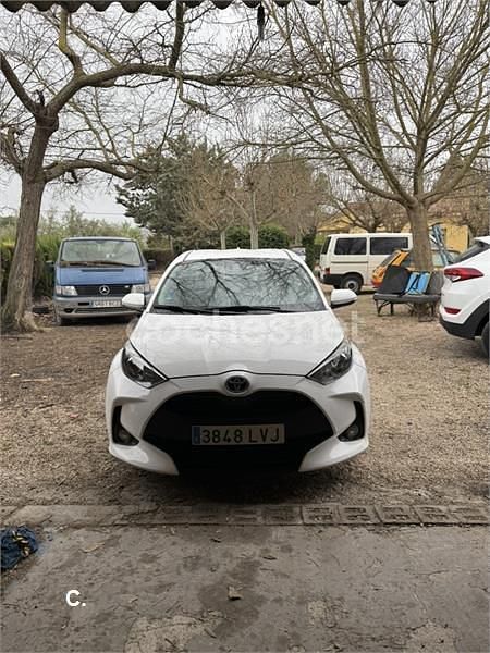 Usado Toyota Yaris Hybrid Plus 116 CV (85 kW) 2021 Blanco Berlina