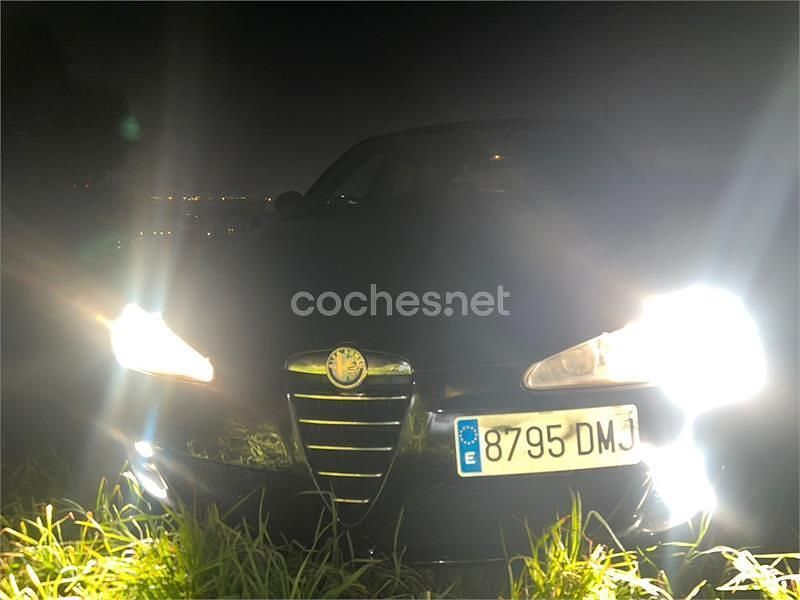 Usado Alfa Romeo 147 Progression 105 CV (77 kW) 2005 Negro Utilitario