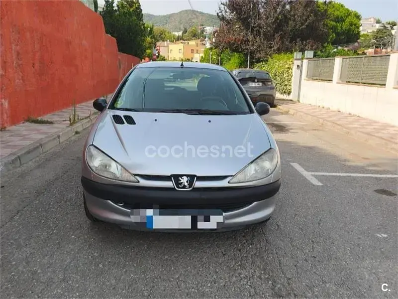 Usado Peugeot 206 75 CV (55 kW) 2004 Gris / plata Berlina