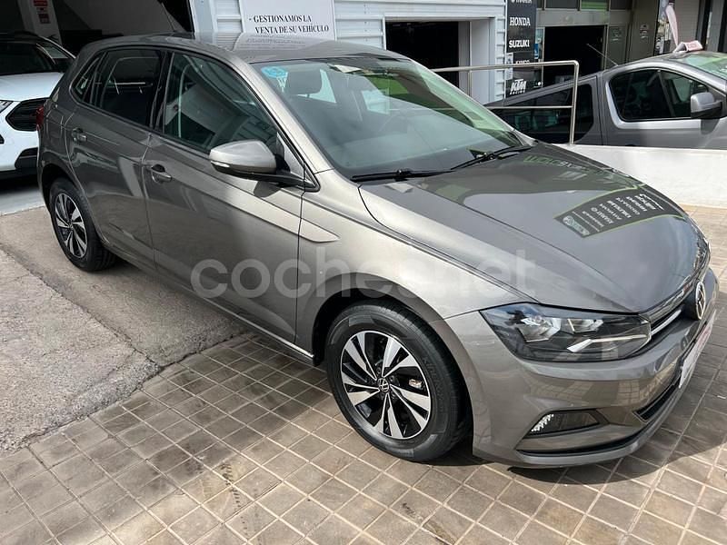 Usado VW Polo Advance 95 CV (69 kW) 2021 Gris Berlina