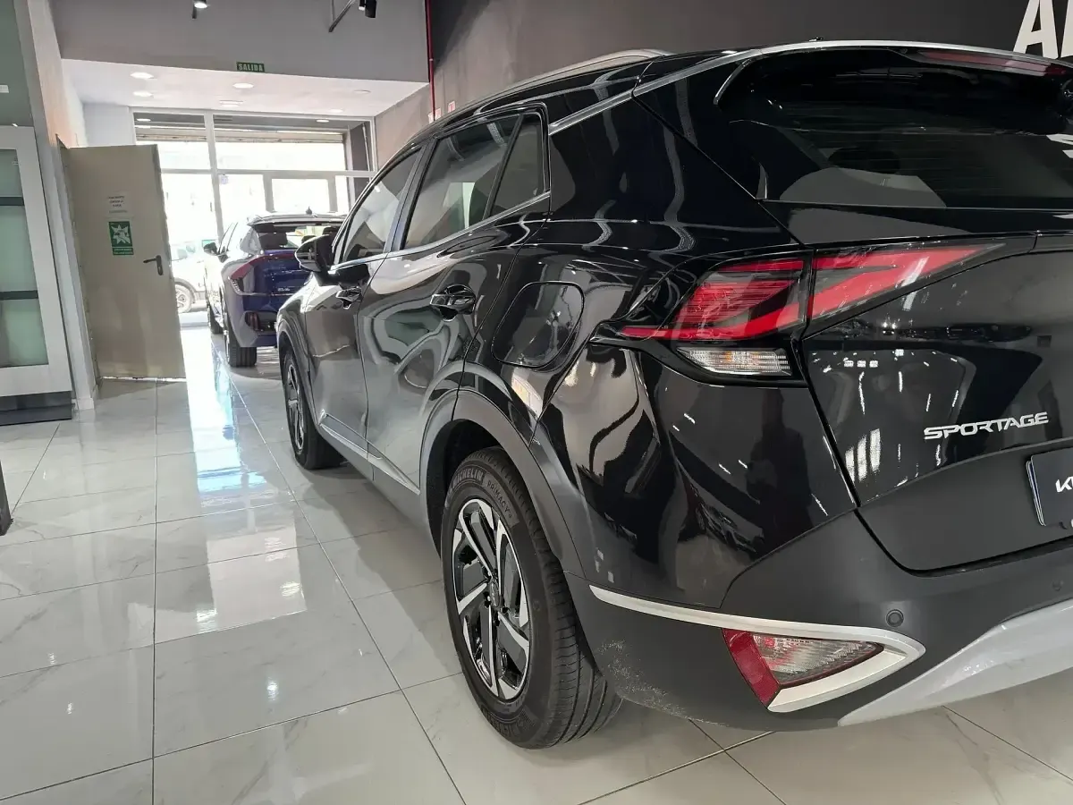 Usado Kia Sportage 215 CV (158 kW) 2025 Negro SUV