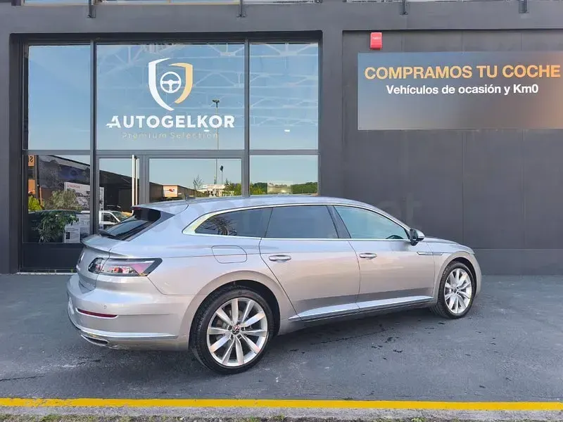 Usado VW Arteon Elegance 218 CV (160 kW) 2023 Gris / plata Familiar