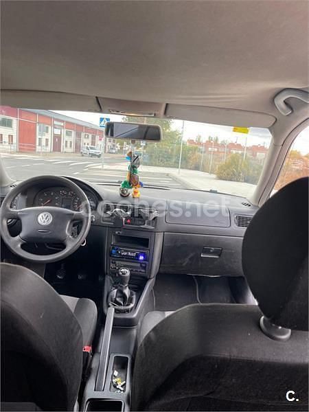 Usado VW Golf IV Highline 130 CV (95 kW) 2003 Gris / plata Berlina