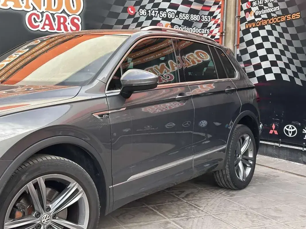 Usado VW Tiguan Sportline 190 CV (139 kW) 2018 Gris SUV
