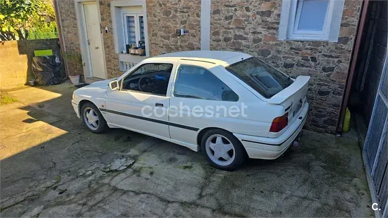 Usado Ford Escort RS 150 CV (110 kW) 1992 Blanco Berlina