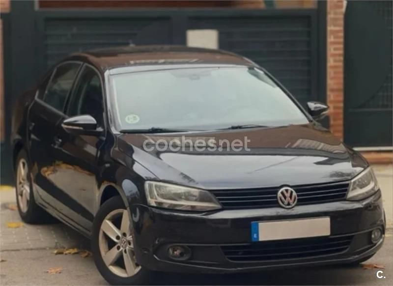Begagnad VW Jetta Advance 105 HK (77 kW) 2011 Blå Sedan