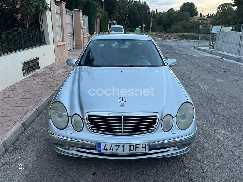 Gris / plata Usado 2002 Mercedes E200 Classic Berlina | 4400 € - Imagen 1/4