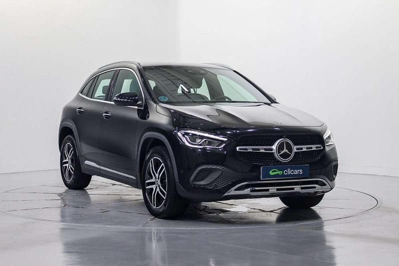 Usado Mercedes GLA200 150 CV (110 kW) 2022 Negro SUV