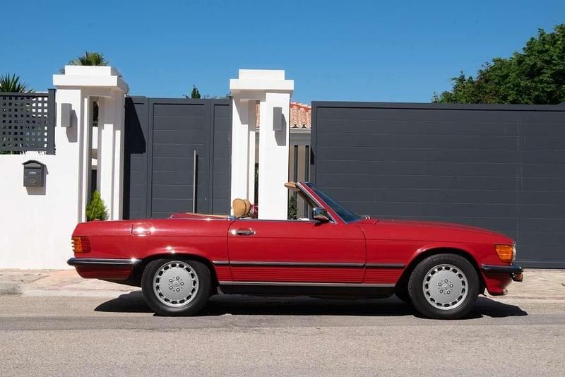 Usado Mercedes 560 241 CV (177 kW) 1988 Rojo Descapotable