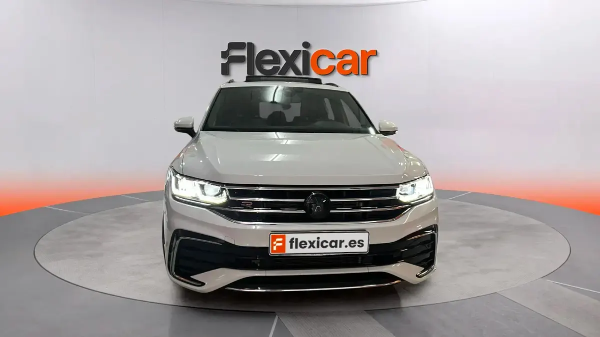 Usado VW Tiguan R-line 200 CV (147 kW) 2023 Blanco SUV
