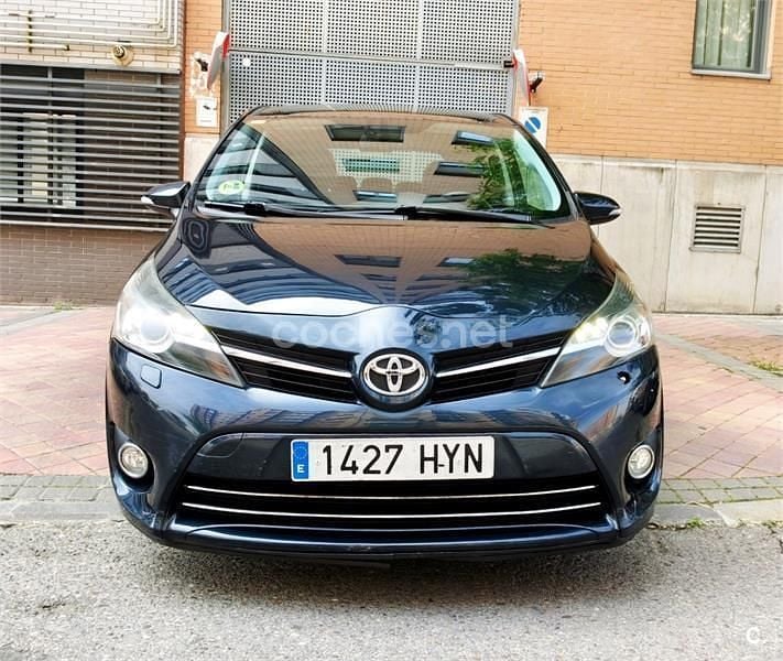 Käytetty Toyota Verso Advance 112 HP (82 kW) 2014 Sininen Tila-auto