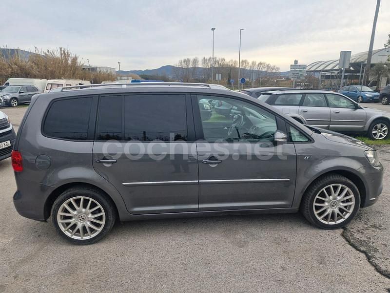 Usado VW Touran Advance 140 CV (102 kW) 2011 Gris / plata Monovolumen