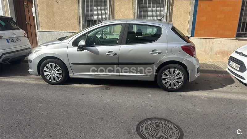 Gris / plata Usado 2007 Peugeot 207 Berlina | 2900 € (Precio justo) - Imagen 1/4