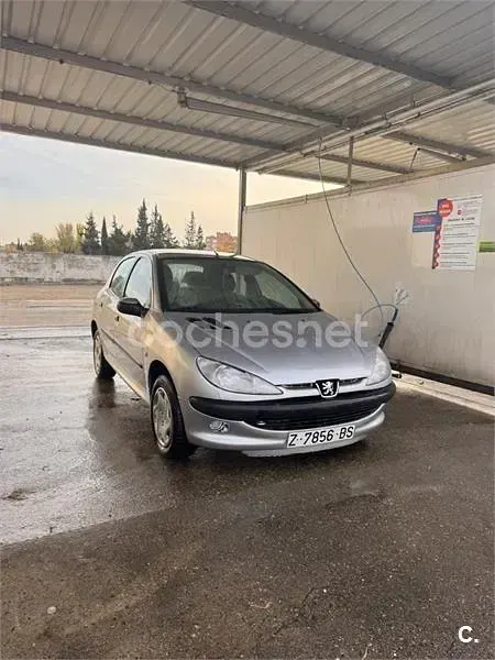 Usado Peugeot 206 90 CV (66 kW) 2000 Gris / plata Berlina