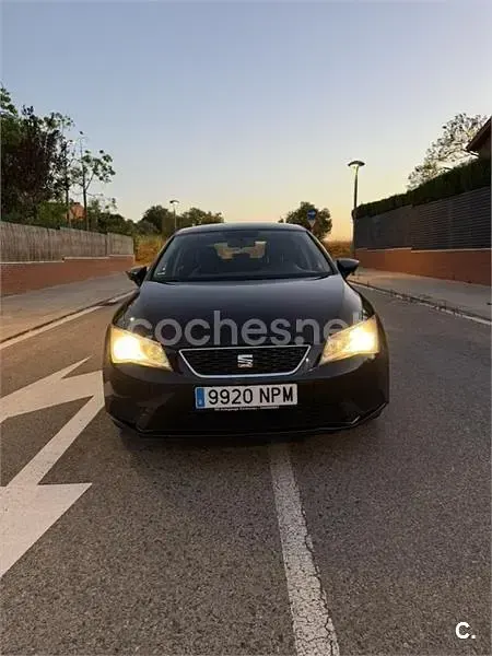 Usado Seat Leon Reference 105 CV (77 kW) 2013 Negro Berlina