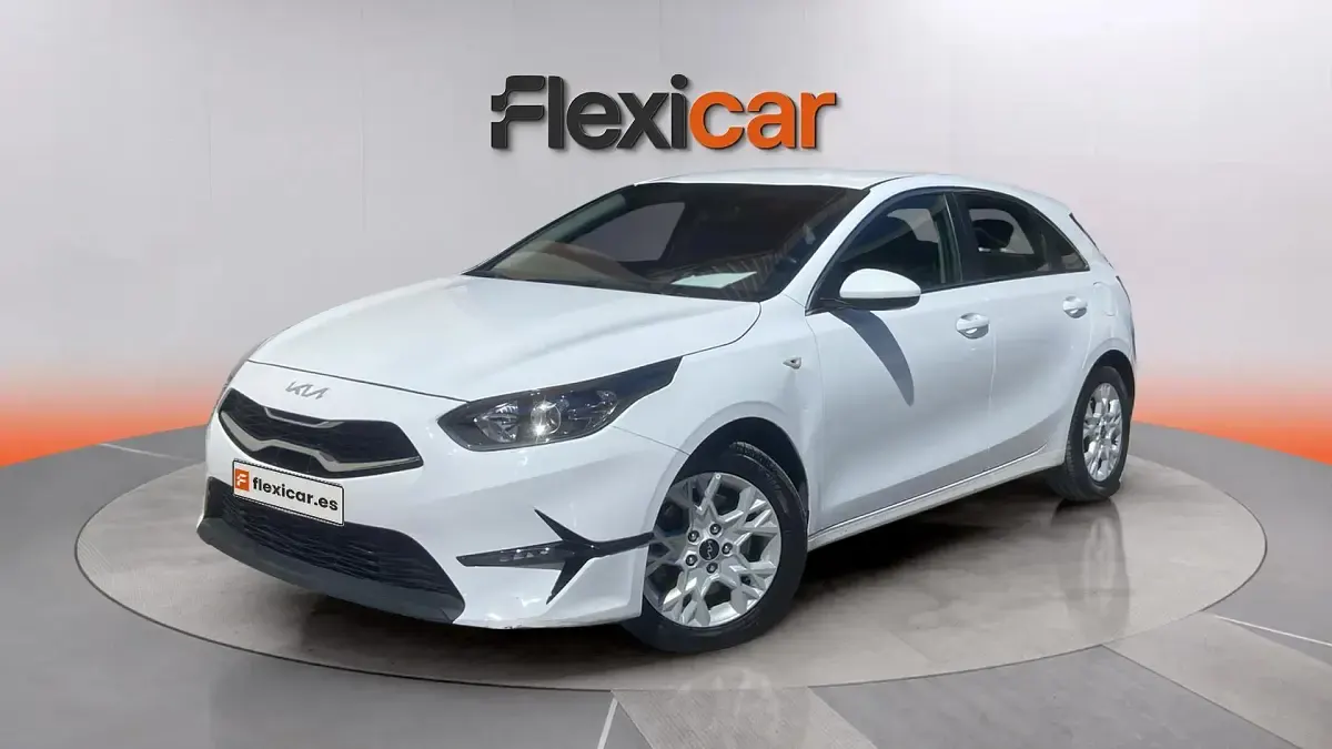 Usado Kia Ceed 136 CV (100 kW) 2023 Blanco Utilitario