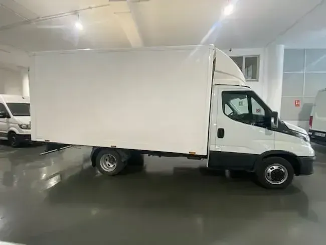 Usado Iveco Daily 160 CV (117 kW) 2024 Blanco Berlina