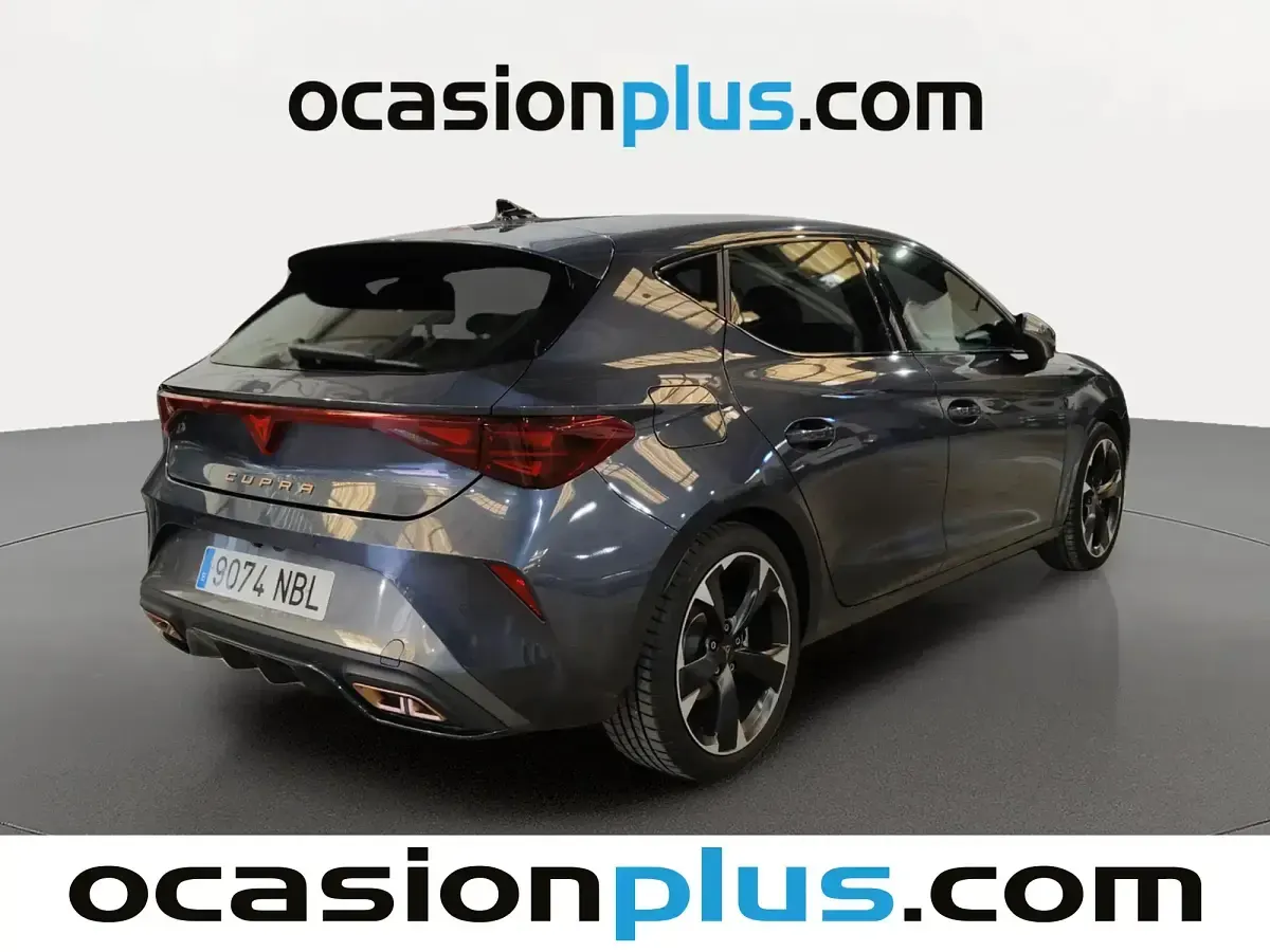 Usado Cupra Leon 204 CV (150 kW) 2025 Gris / plata Berlina