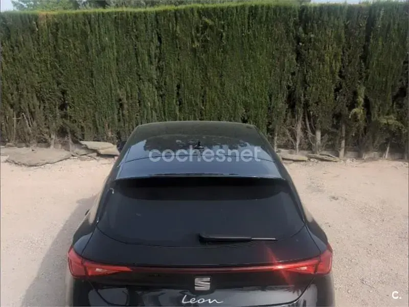 Usado Seat Leon Style 150 CV (110 kW) 2024 Negro Berlina