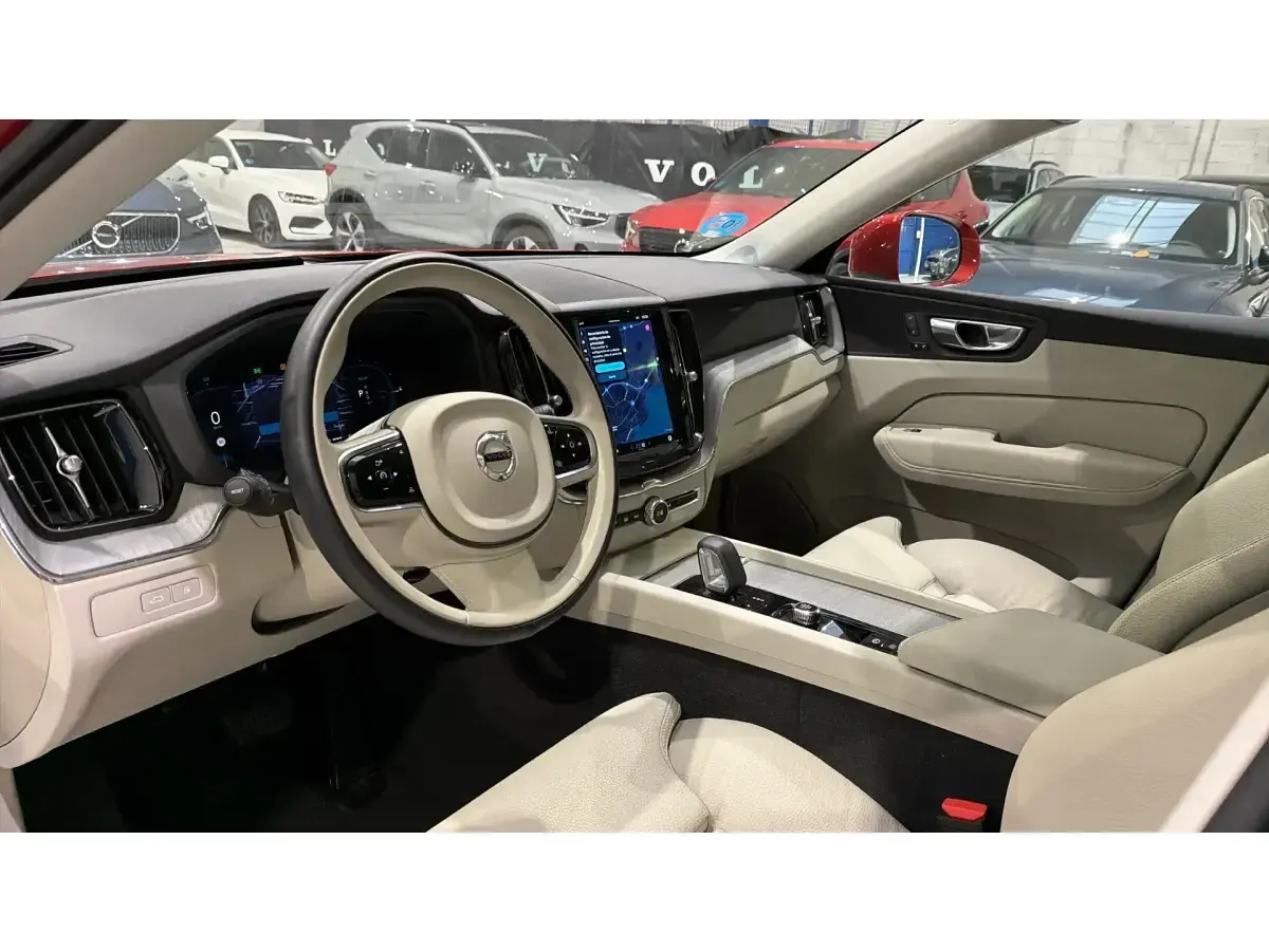Usado Volvo XC60 Plus 350 CV (257 kW) 2024 Rojo SUV