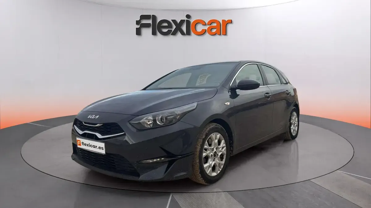 Usado Kia Ceed 136 CV (100 kW) 2023 Gris Utilitario