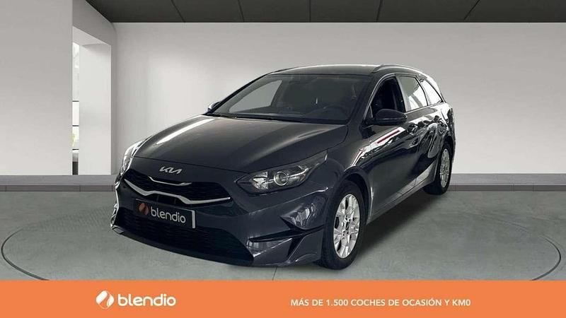 Gris Usado 2023 Kia Ceed Utilitario | 19.390 € (Un poco caro) - Imagen 1/4