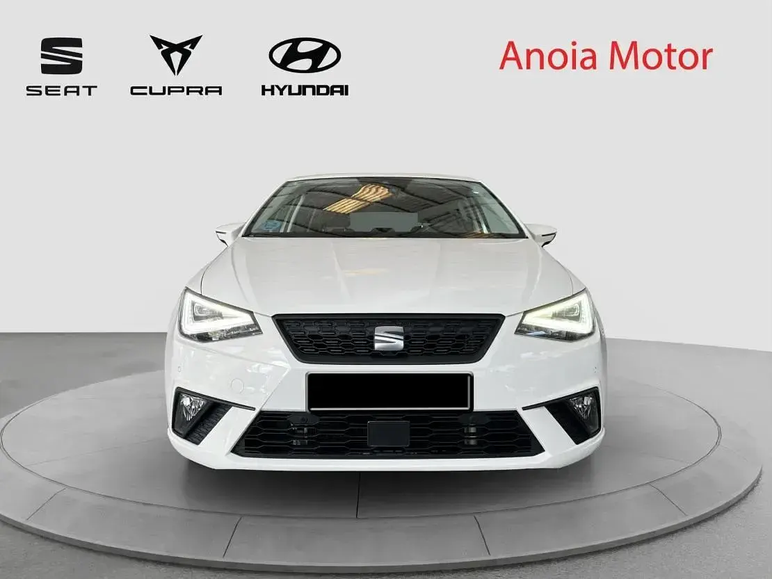 Usado Seat Ibiza Style Plus 110 CV (80 kW) 2022 Blanco Utilitario