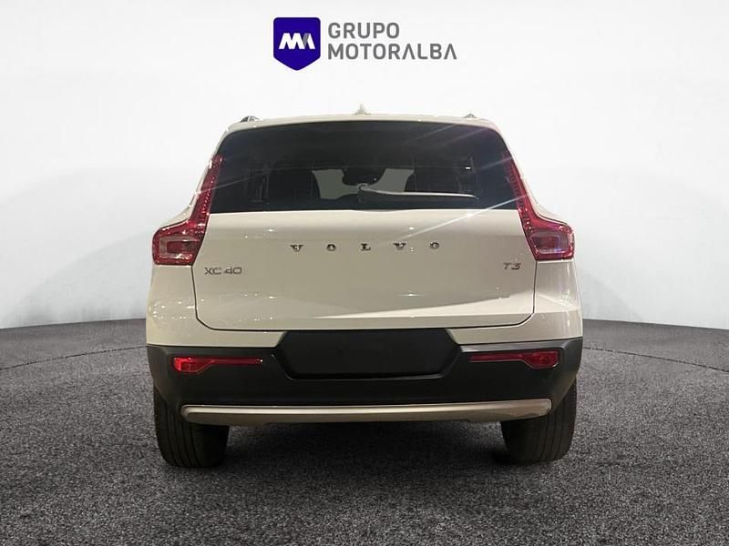 Usado Volvo XC40 Momentum 163 CV (119 kW) 2021 Blanco SUV