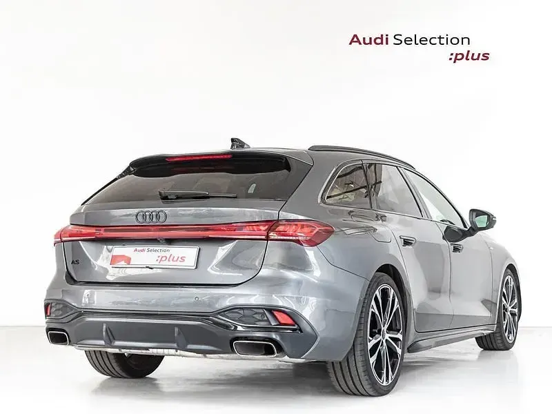 Usado Audi A5 Ambiente 204 CV (150 kW) 2025 Gris / plata Familiar