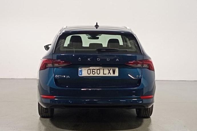 Usado Skoda Octavia Ambition 204 CV (150 kW) 2022 Familiar