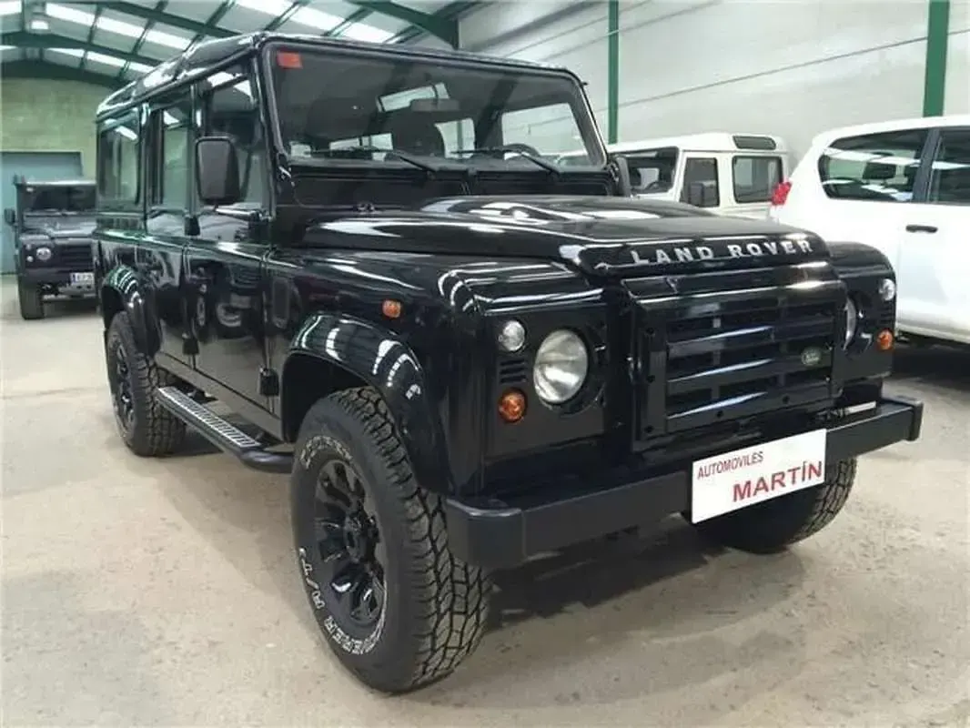 Usado Land Rover Defender S 122 CV (89 kW) 2012 Negro Familiar