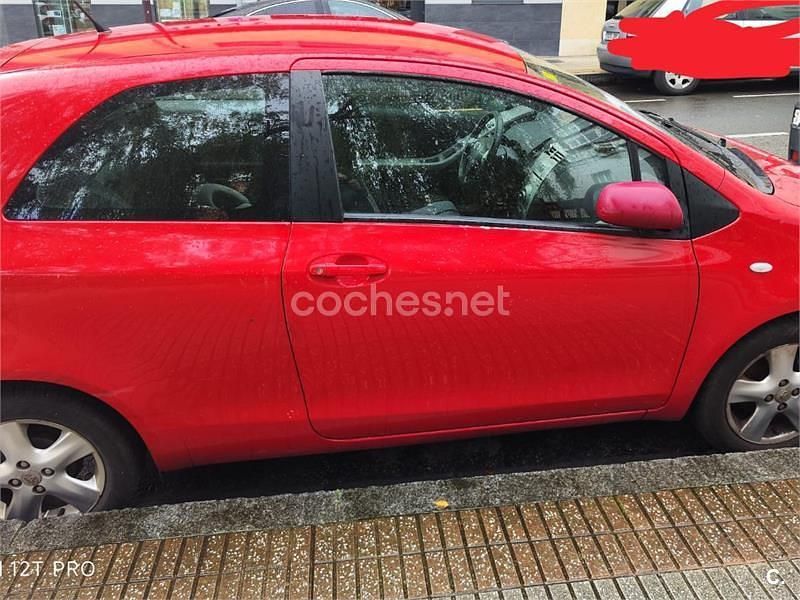 Rojo Usado 2007 Toyota Yaris Berlina | 3900 € (Buen precio) - Imagen 1/2