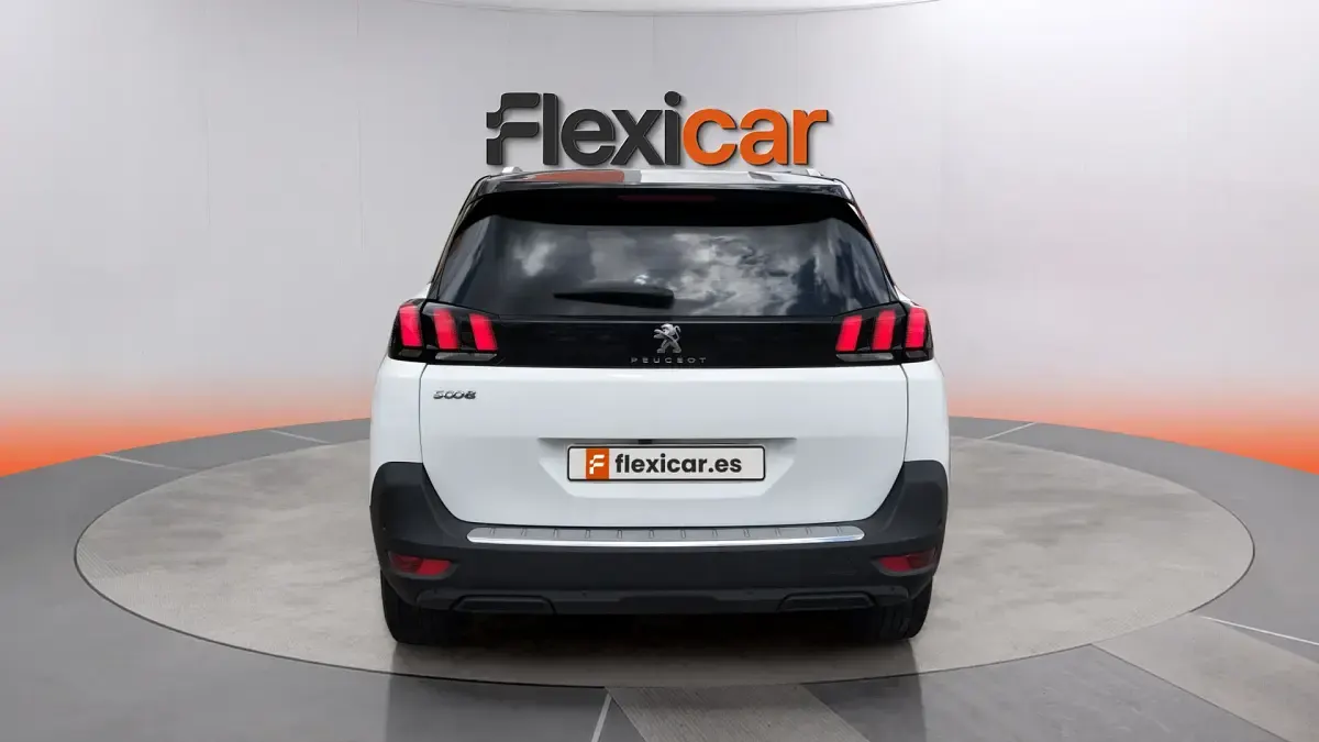 Usado Peugeot 5008 Allure 131 CV (96 kW) 2018 Azul SUV