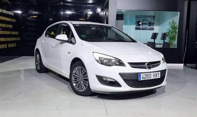 Usado Opel Astra Excellence 110 HP (80 kW) 2015 Branco Citadino