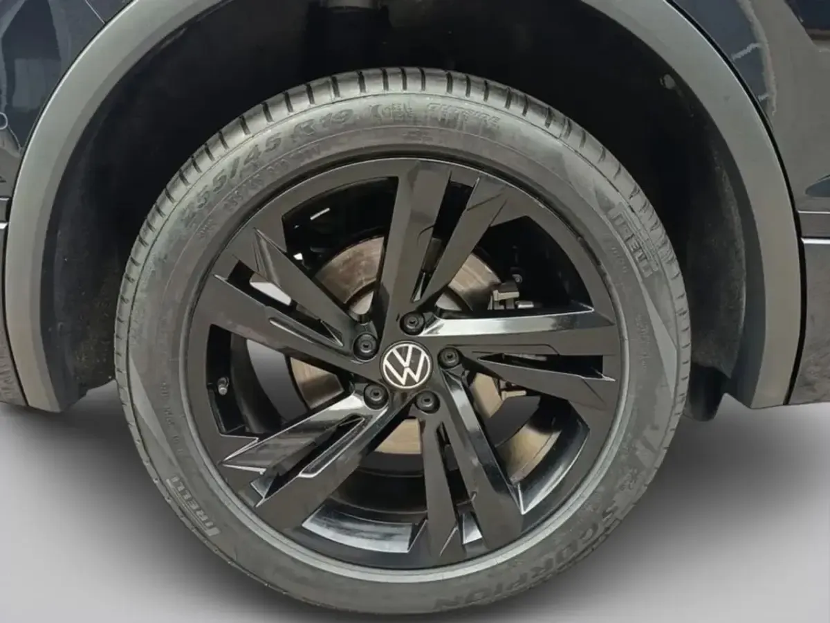 Usado VW Tiguan R-line 245 CV (180 kW) 2021 Negro SUV