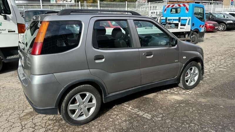 Usado Suzuki Ignis 99 CV (72 kW) 2005 Gris Utilitario
