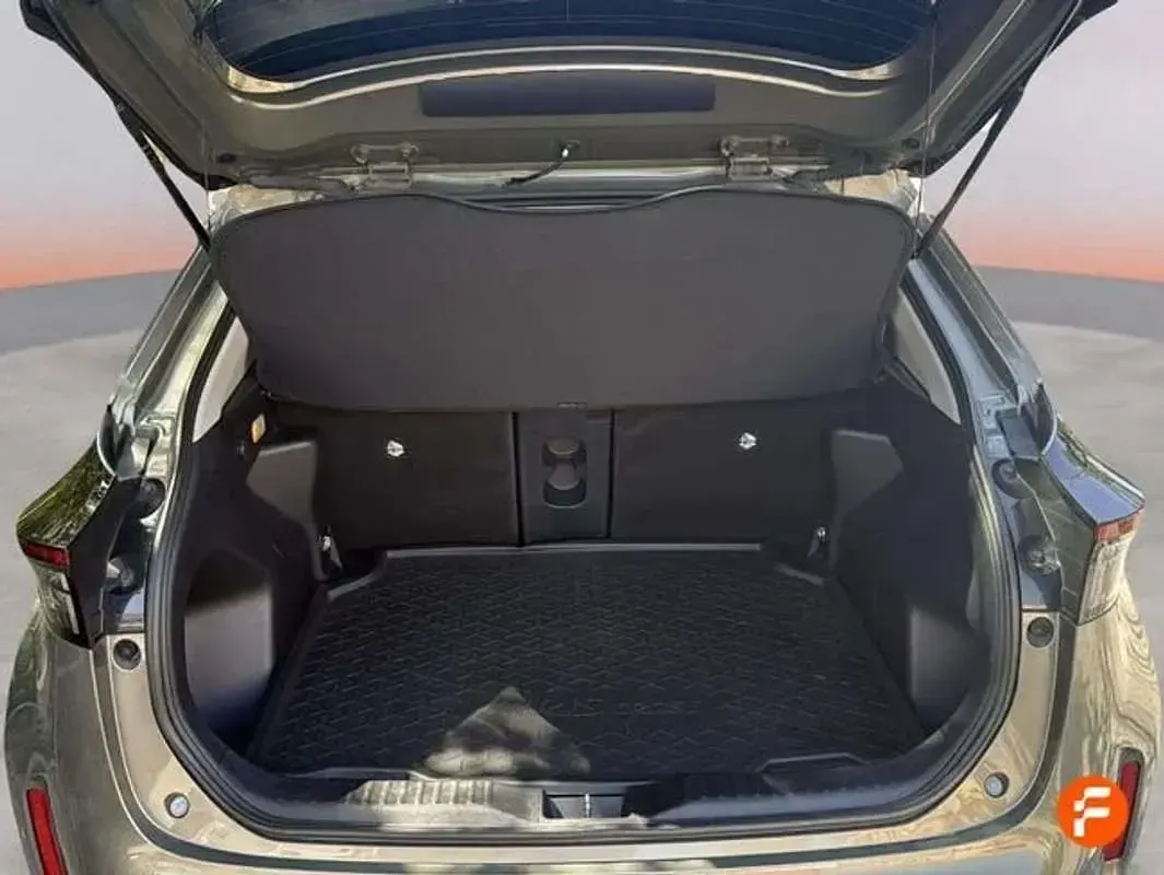 Usado Toyota Yaris Cross Style 116 CV (85 kW) 2022 Gris SUV