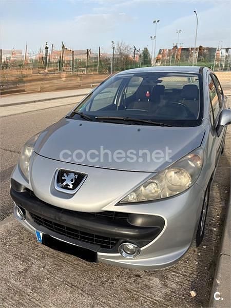 Usado Peugeot 207 90 CV (66 kW) 2006 Gris / plata Berlina