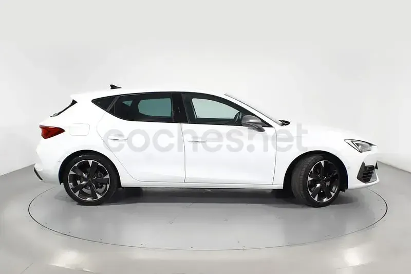 Usado Cupra Leon 190 CV (139 kW) 2023 Blanco Berlina