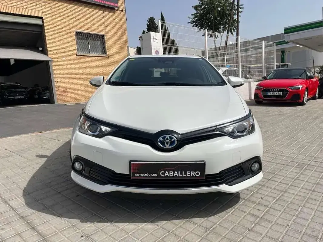 Usado Toyota Auris Hybrid Edition 136 CV (100 kW) 2018 Blanco Utilitario