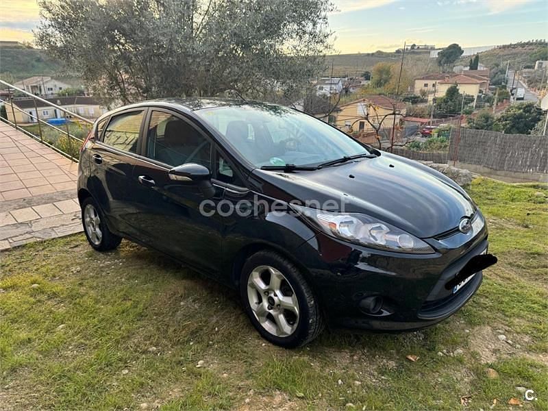 Negro Usado 2010 Ford Fiesta Trend Berlina | 5500 € (Precio justo) - Imagen 1/4